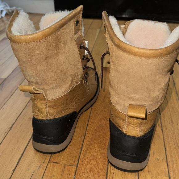 Women’s UGG Adirondack III Boot. Chestnut in color. Size - 9. - Picture 4 of 4